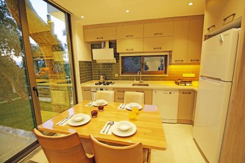 Villa With a Private Heated Pool, Jacuzzi, Overlooking Spectacular Views Of The Sea in Uzumlu