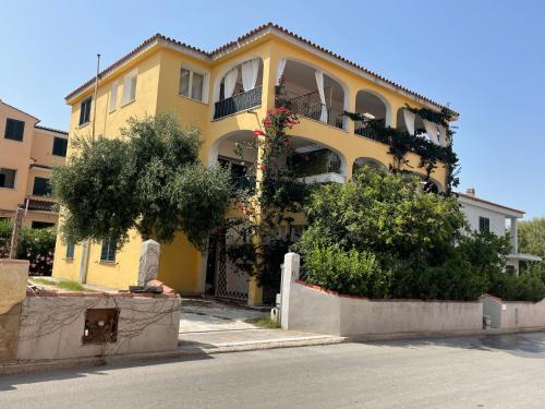 2 bedrooms, 5 beds