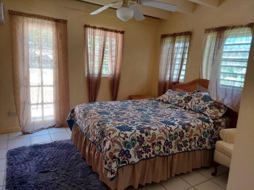 2 Bedroom 2 Bathroom House Centrally Located in 克裏斯汀斯泰德港