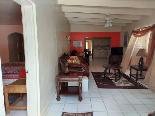 2 Bedroom 2 Bathroom House Centrally Located