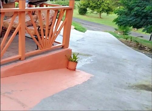 2 Bedroom 2 Bathroom House Centrally Located in 克裏斯汀斯泰德港