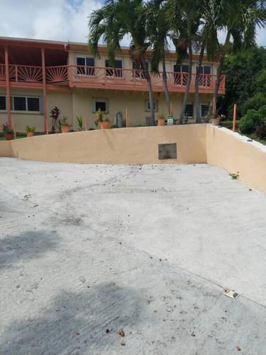 2 Bedroom 2 Bathroom House Centrally Located in 克裏斯汀斯泰德港