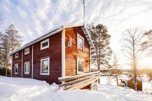 Kalix Riverside inn, farm timber ring