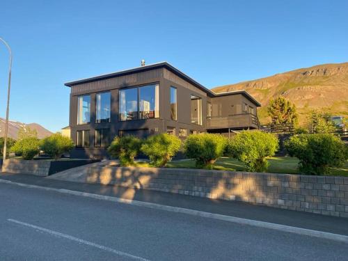 Black pearl - Villa with a view - Accommodation - Grenivík