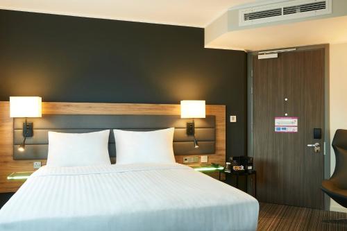 MOXY SOUTHAMPTION - image 2
