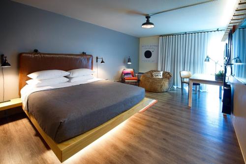 โมซี ฟีนิกซ์ เทมปี/เอเอสยู แอเรีย (Moxy Phoenix Tempe/ASU Area) in เทมปี นอร์ท เอเอสยู