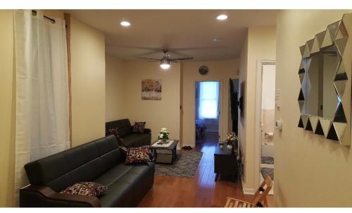 2 Spacious Apartments Oasis to choose from 20 Min from Manhattan in a Quiet Neighborhood in Sunnyside, USA
