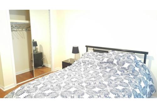 2 Spacious Apartments Oasis to choose from 20 Min from Manhattan in a Quiet Neighborhood in Sunnyside, USA