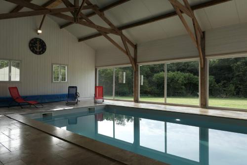 Gîte avec piscine couverte chauffée du 15 avril au 15 novembre - Location saisonnière - Plounévez-Moëdec