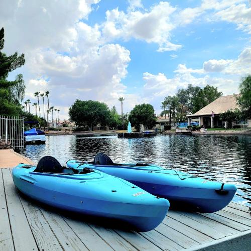 Peaceful lakeside home in Gilbert, AZ