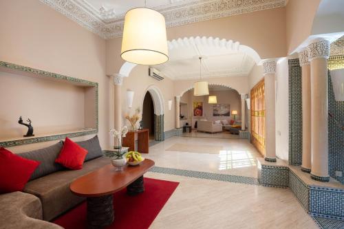 8 bedrooms, 10 beds
