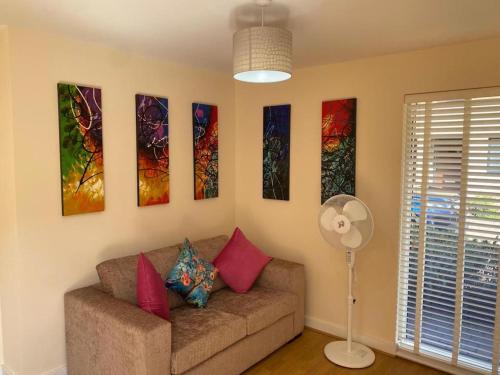 Homely & Warm Trumpington House w Parking, 5 mins drive to Bio Medical Campus, Addenbrooke's & Papworth hospitals gîte à louer Hauxton