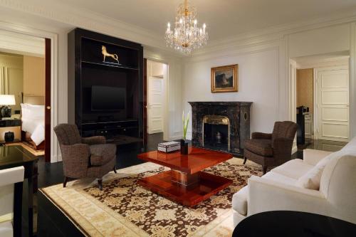 One-Bedroom Bristol King Suite