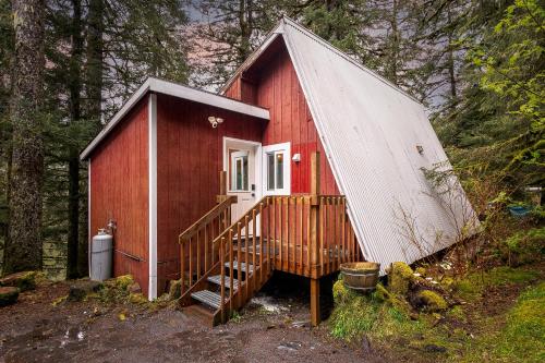 . THE SHORELINE CABIN