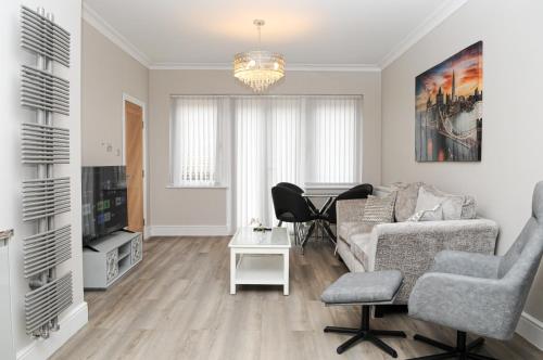 Luxury 5 Star apartments, Parking, Garden, near Metro Stations 10-15mins to London, Лондон