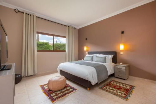 Eight-Bedroom Villa with Private Pool image 3