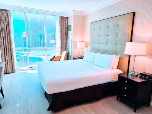 Strip & Sphere view - Separate Living room - 2 Full Bath - Full Kitchen - Balcony - 900 sqft - MGM Signature, Las Vegas (foto 7)