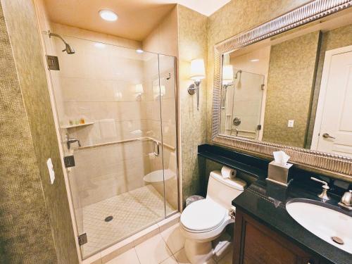 Strip & Sphere view - Separate Living room - 2 Full Bath - Full Kitchen - Balcony - 900 sqft - MGM Signature, Las Vegas (foto 8)