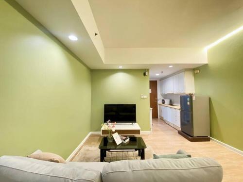 Baan Nonzee Condo Kingsize bed Big room in Sathorn