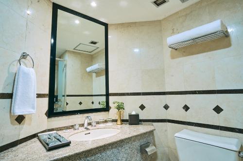 room detail thumbnail 2