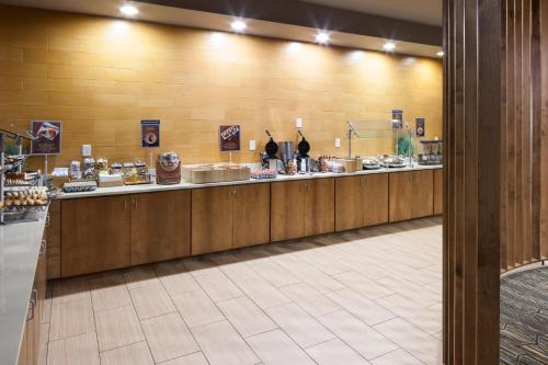 SpringHill Suites by Marriott Salt Lake City Airport - image 6