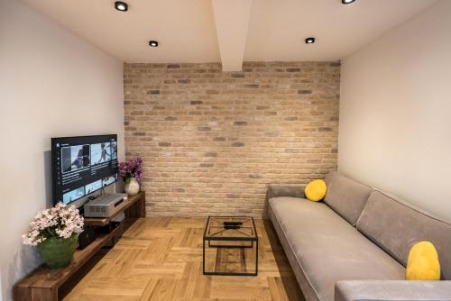 One-Bedroom Apartment image 10