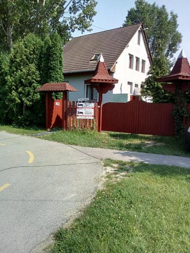 Viesnīcas āriene, F 106 Vendégház (F 106 Vendeghaz) in Fertőhomok