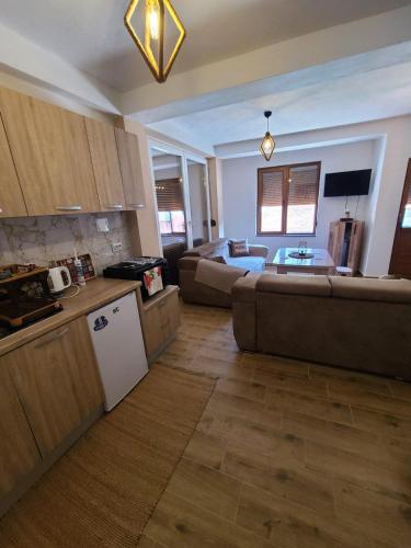 Villa Kristina - Apartment no.1 in Leunovo