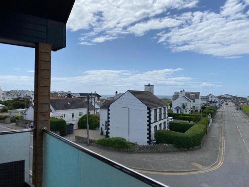 1 Y Bae - Top Floor Apartment, Trearddur (fotografie 8)