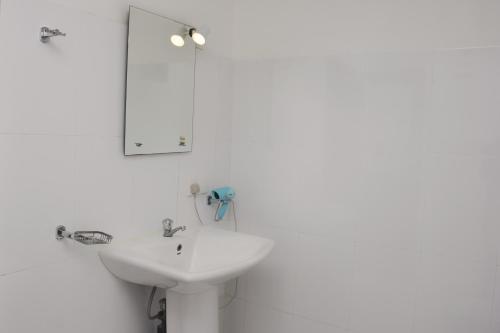 Standard Triple Room image 4