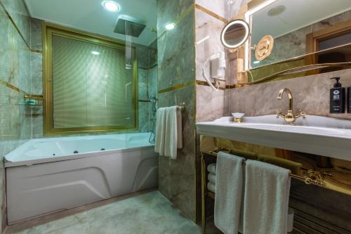 room detail thumbnail 2