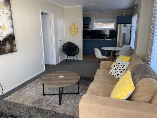 Self contained flat, 5 minutes drive to the beach.