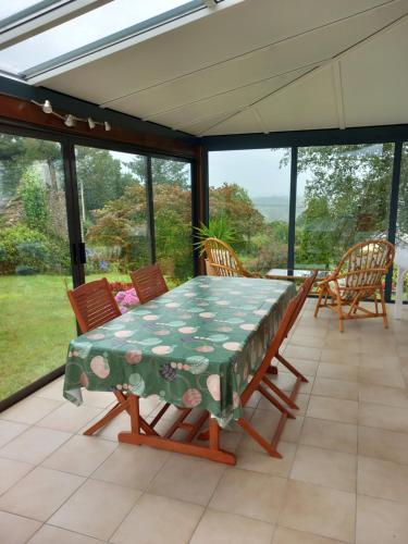 Maison de Campagne en Centre Finistère (Maison de Campagne en Centre Finistere) in โปลเนเวซ-ดู-ฟายู