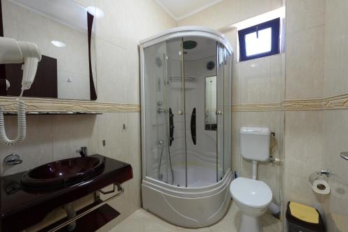 Double Room with Sea View image 8