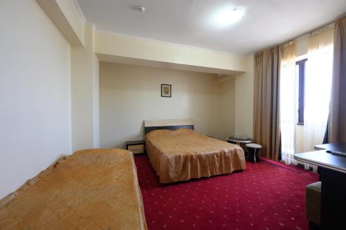 Family Room (2 Adults + 1 Child) image 4
