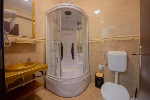 Double Room image 5