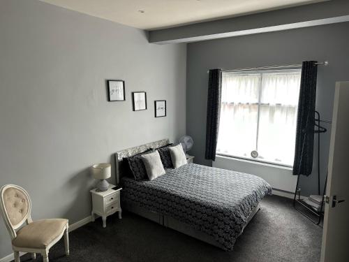 The Grosvenor Free house in สคอนทรู