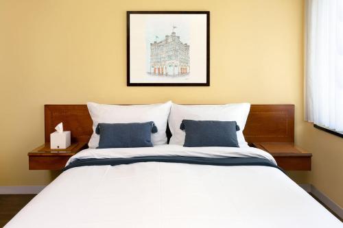 Standard Double Room image 10