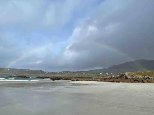 Roundstone Home with a Harbour and Mountain View