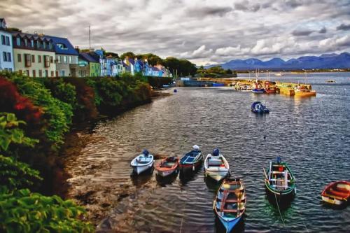 Roundstone Home with a Harbour and Mountain View