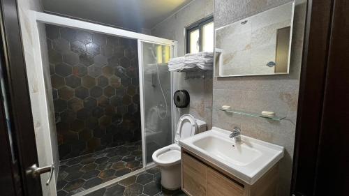 Shower, Doremi B&B in Baisha Township
