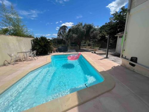 Maison Gardoise de 1975 au calme,billard, jacuzzi,