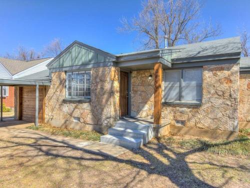 Luxury Modern 3BR - Private Primary Suite! in Oklahoma City, USA