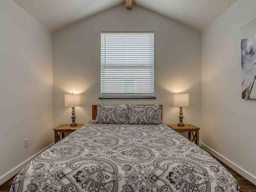 Luxury Modern 3BR - Private Primary Suite! in Oklahoma City, USA