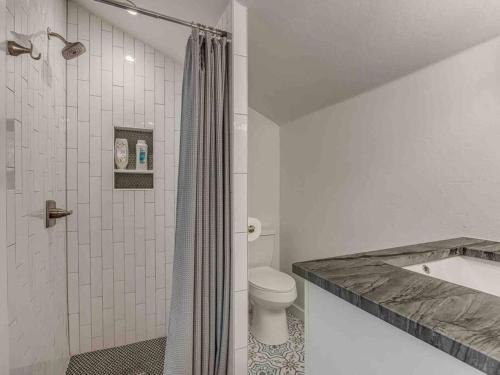 Luxury Modern 3BR - Private Primary Suite! in Oklahoma City, USA