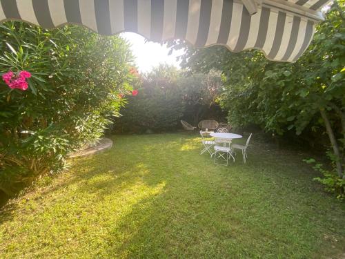 "A Deux Pas de la Montagnette", mazet provencal 4 personnes - Location saisonnière - Boulbon