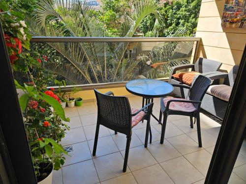 Quiet & Comfortable Room in Raanana with a private bathroom up to 1 guest in Shared Apartment