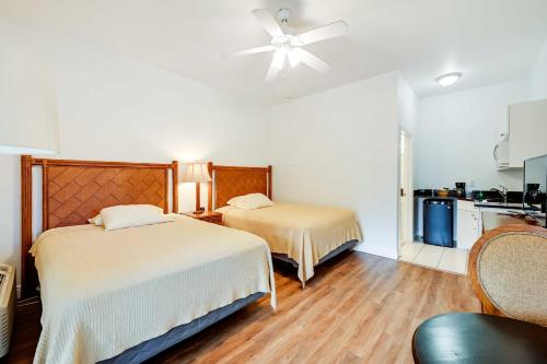 B&B Naples (Florida) - Naples Studio Retreat with Resort Pool! - Bed and Breakfast Naples (Florida)