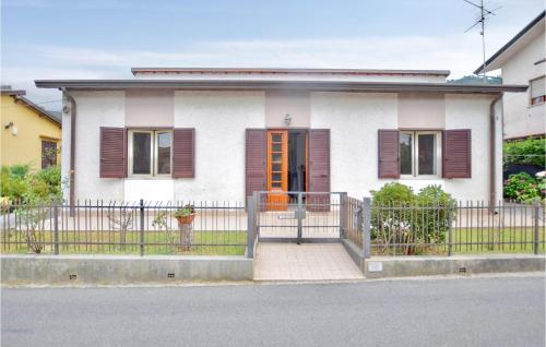 Nice Home In Piano Di Mommio With 2 Bedrooms