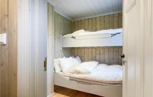4 Bedroom Cozy Home In Reinli